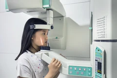 Rontgen Periapikal dengan Digital Sensor di Dentalogy Dental Care