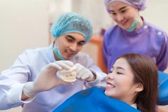 Crown Emax (All Ceramic) di Empire Dental Studio