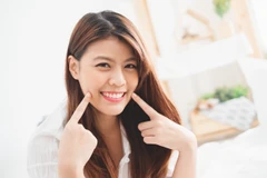 Bleaching Gigi dengan LED di Dentist & Dentists