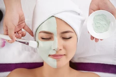 Basic Facial + LED Therapy di Infinite Beauty Clinic