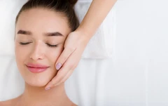 Micro Crystal + Oxy Facial di Infinite Beauty Clinic