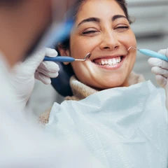 Perawatan Saluran Akar Gigi Depan di Ruang Dental Clinic