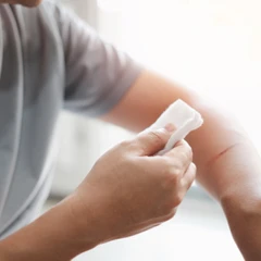 Homecare Pembersihan Luka di Max Medika