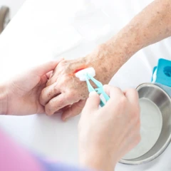 Pasang Infus oleh Perawat di FastMed
