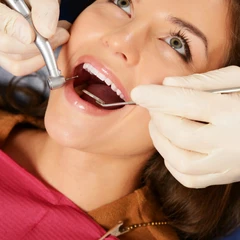 Tambal Gigi Komposit Sedang di Klinik Surya Medika