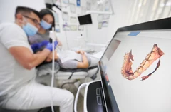 Bedah Gigi di Adore Dental Clinic