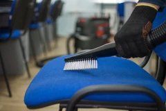 Hydrovacuum Kursi Kantor di Robo Cleanup