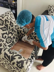 Deep Washing Sofa Ukuran L di Robo Cleanup
