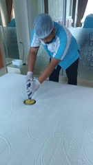 Hot Steam Cleaning Bed Queen Size di Robo Cleanup