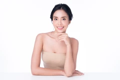 Paket 5 Kali Perawatan: Venus Multipolar Contour Wajah dan Badan di Aesence Clinic