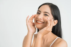 Premium Whitening Facial Korea di Indria Beauty
