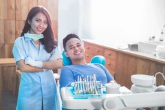 Tambal Gigi Depan di Axel Dental Clinic