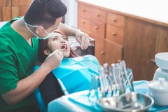 Pencabutan Gigi dengan penyulit 3 SP di Denticle Dental Care