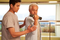 Inhalasi + Chest PT di AIC Physiotherapy Clinic