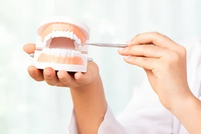 Crown Porcelain Metal di Brillo Dental Care