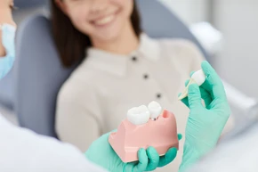 Cabut Gigi di Pixel Dental