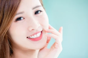 Bleaching & Whitening (USA product + 3x sinar + scaling + pasta anti ngilu) di Palm Dental Studio