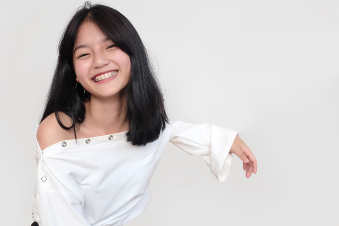 Pemasangan Behel Metal oleh drg. Spesialis Ortodontis di My 'n Your Dentist