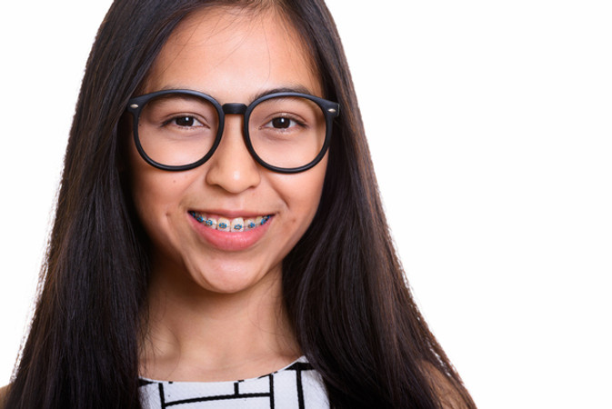 Pemasangan Behel Metal Premium oleh drg. Spesialis Ortodontis di Tidi Dental Clinic