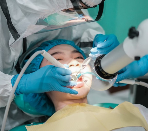Scaling + Stain Removal Seluruh Gigi di Klinik BDC Tajur
