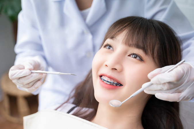 Pasang Behel Metal Standar oleh drg. Umum di Canina Dental Care