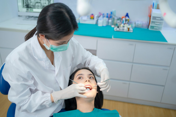 Bleaching Internal per Kunjungan oleh drg. Umum di Smile Up Dental Clinic