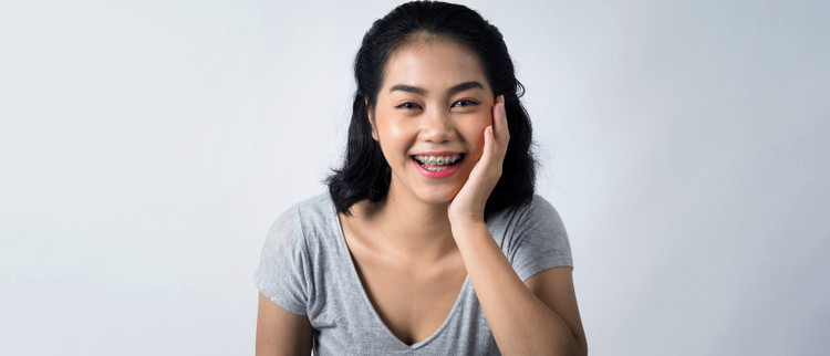 Pasang Behel Metal Standar Desain Milenial oleh drg. Umum di Edental