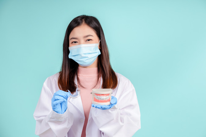 Bleaching Gigi (LED Bleaching in Office) di Indria Medicare