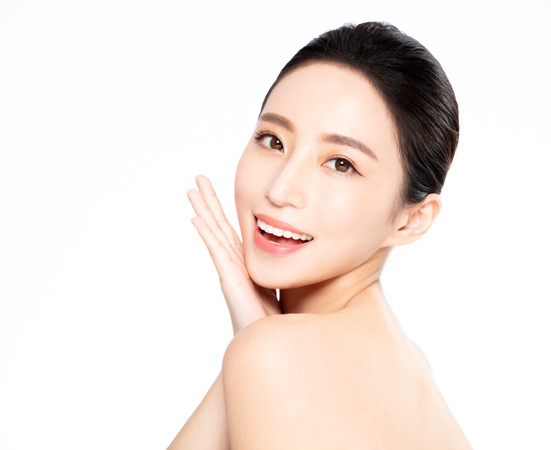 Laser Blackdoll + Oxyfacial + Masker di Muvia Skin Clinic