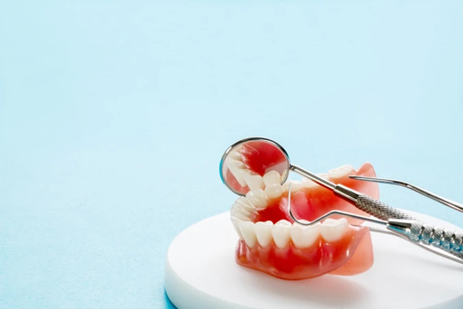 Bridge Porcelain Fused to Metal (PFM) untuk 3 Gigi di FD Care