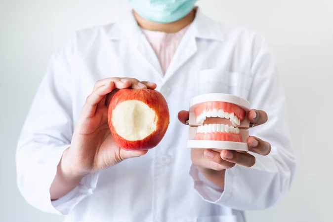 Gigi Palsu Lepasan Metal (Plat + Gigi Full 1 Rahang) di Tidi Dental Clinic