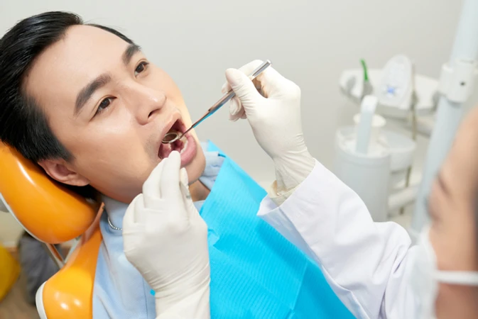 Direct Veneer Komposit Amaris 8 Gigi + Polishing di Klinik Gigi Dewi