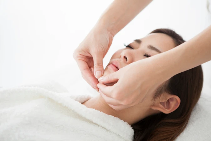 Photo Dynamic Therapy (PDT) di Klinik Estetik Ambrosia