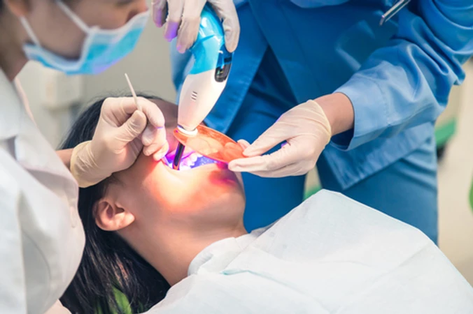 Tambal Gigi (Kelas 3) di dentist & dentists