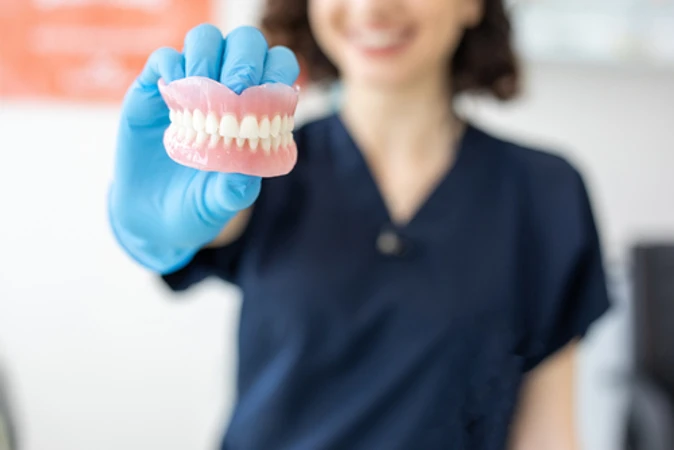 Gigi Palsu Lepasan Akrilik (Plat + 1 Gigi) di King Dental