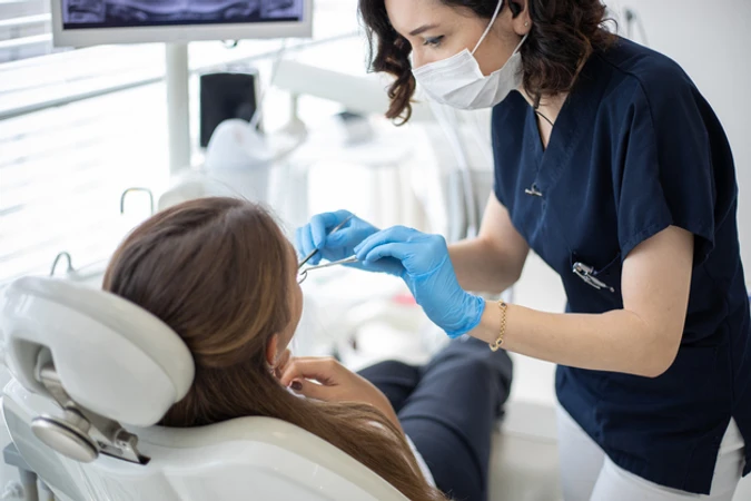 Cabut Gigi Kasus Sedang di Empire Dental Studio