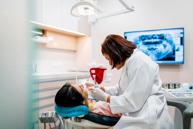 Scaling Gigi Air Flow + Stain Removal di Dentist & Dentist