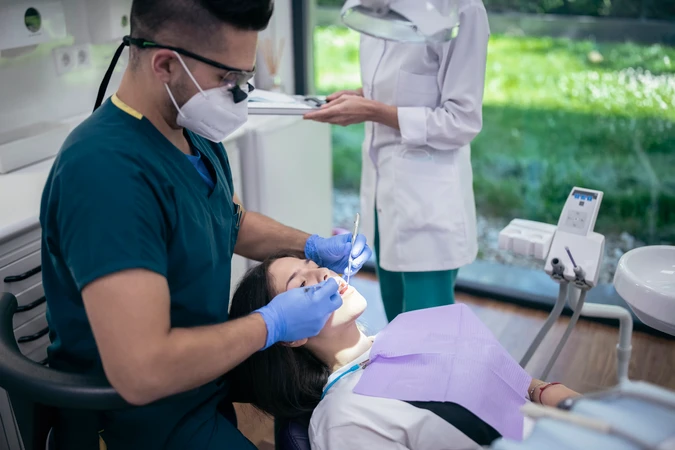Pelepasan Behel di Fre Dental Care