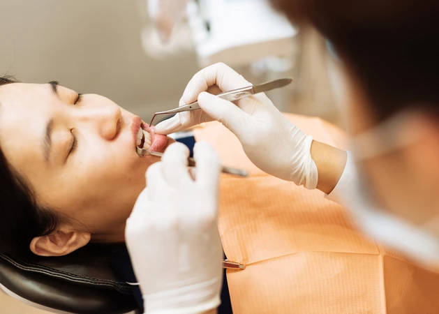 Crown Standard Metal Porcelain di Klinik Gigi Dewi