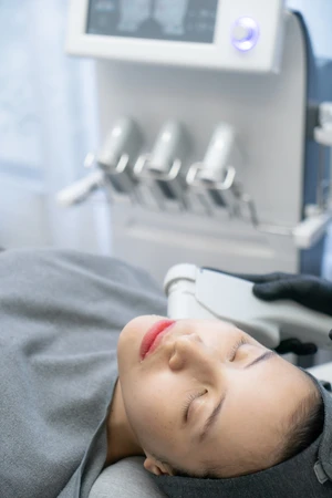 Paket Laser Skin Whitening (IPL + Laser Glowing + Oxy) 3x di Klinik Djanti Medika