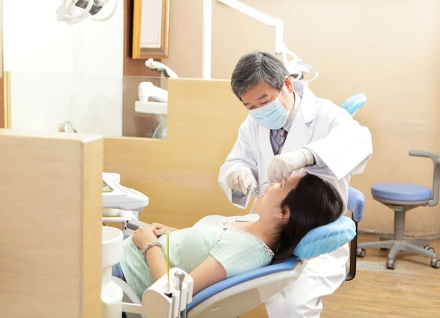 Scaling Gigi + Pemeriksaan Gigi dengan Kamera Intraoral + Stain Removal + Polishing + Aplikasi Topical Fluoride di Pixel Dental