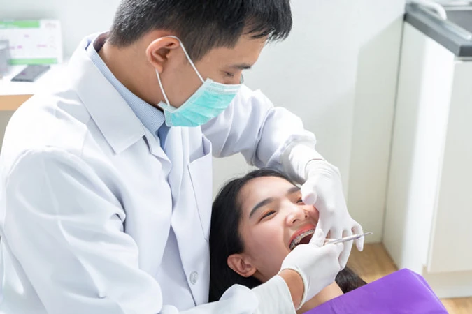 Tambal Gigi Belakang di Pixel Dental