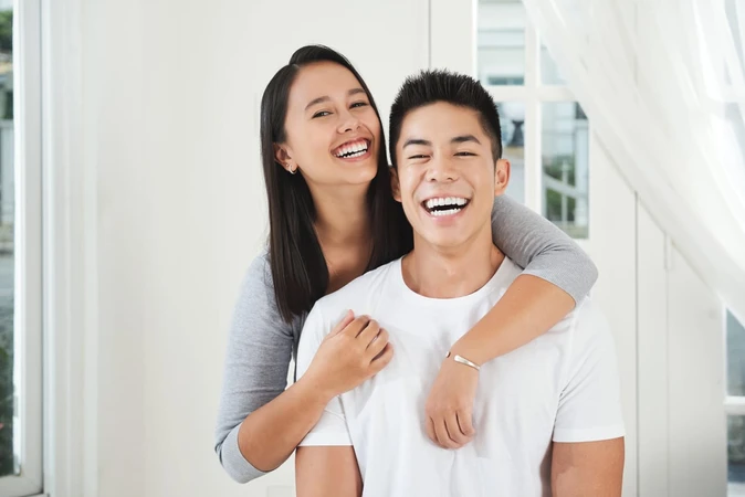 Paket Couple: Bleaching Gigi + Pemeriksaan dengan Kamera IntraOral untuk 2 Orang di Pixel Dental