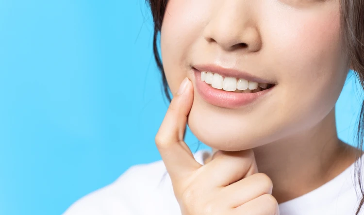 Instant Direct Veneer Komposit 2 Gigi di Schon Dental