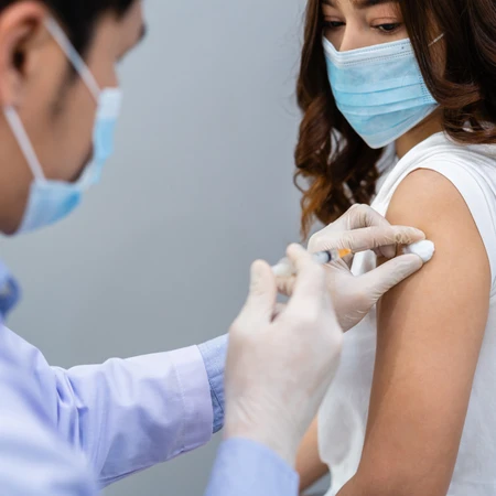 Injeksi Vitamin D (Home Service JADETABEK) di Klinik Glowing Anti Aging & Wellness