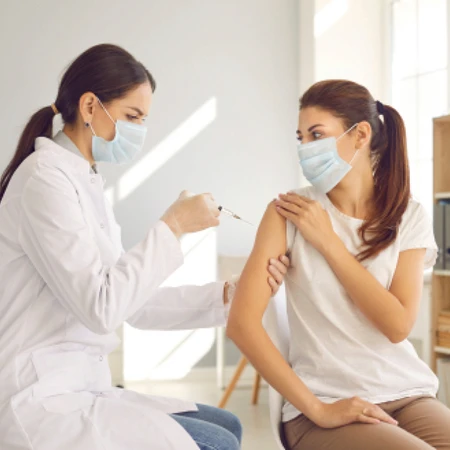 Vaksin Influenza Vaxigrip Tetra 4 Strains + Suntik vitamin C di Max Medika