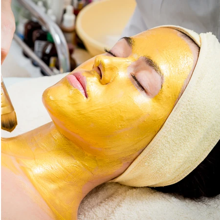 Facial Gold di Light Skin Clinic