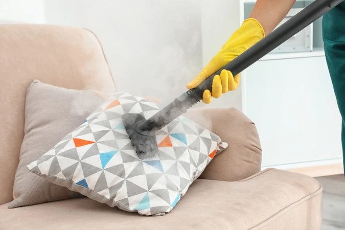 Deep Washing Bantal Sofa Standard di Robo Cleanup