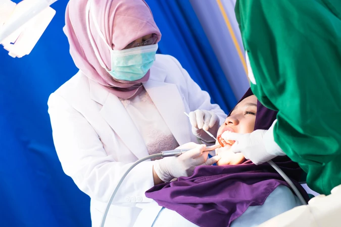 Operasi atau Cabut Gigi Bungsu di Klinik Gigi Basmar