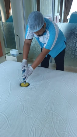 Hot Steam Cleaning Karpet Lantai /m2 di Robo Cleanup